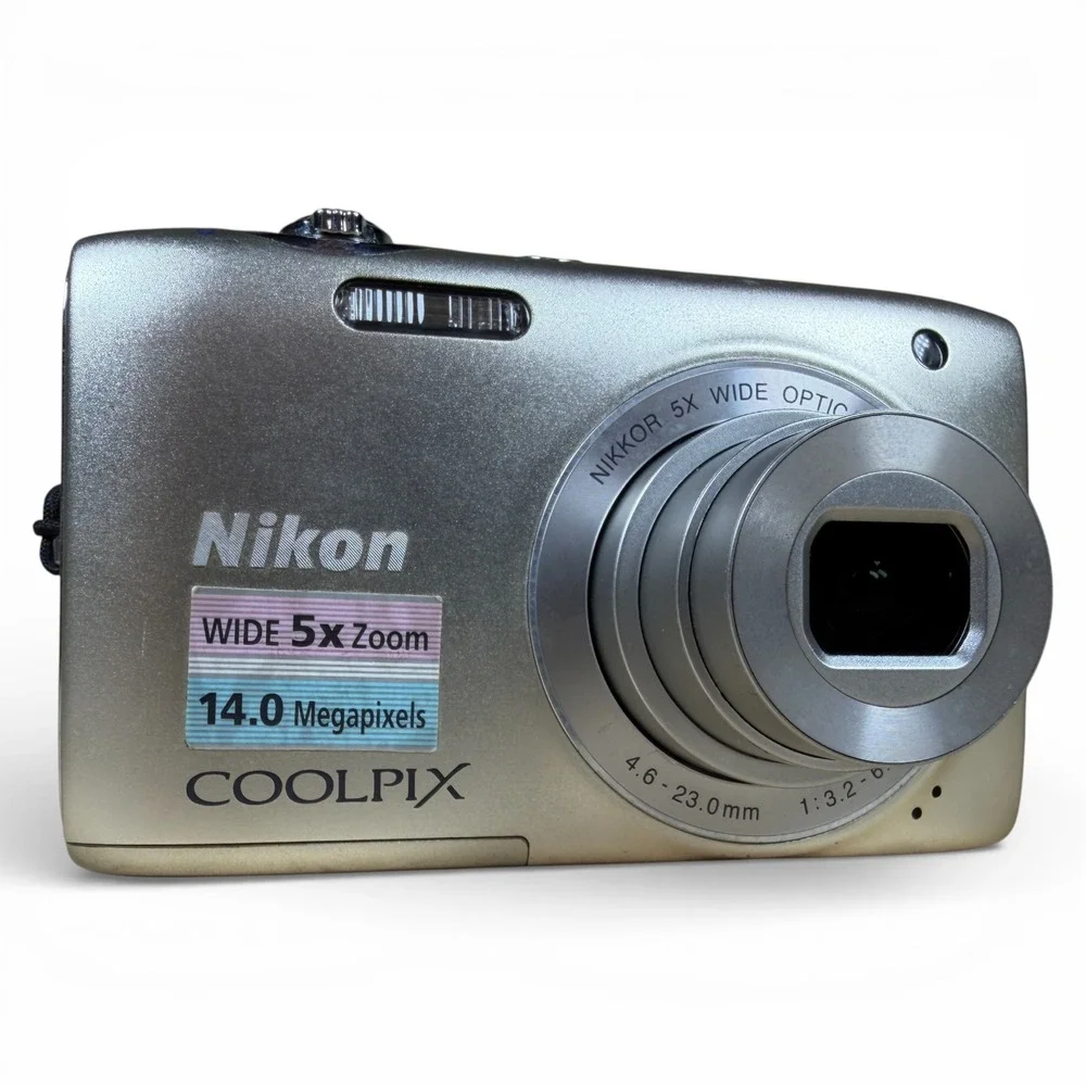Nikon Coolpix S3100 14.0MP Digital Camera Bundle Silver w/ Charger + Battery EUC